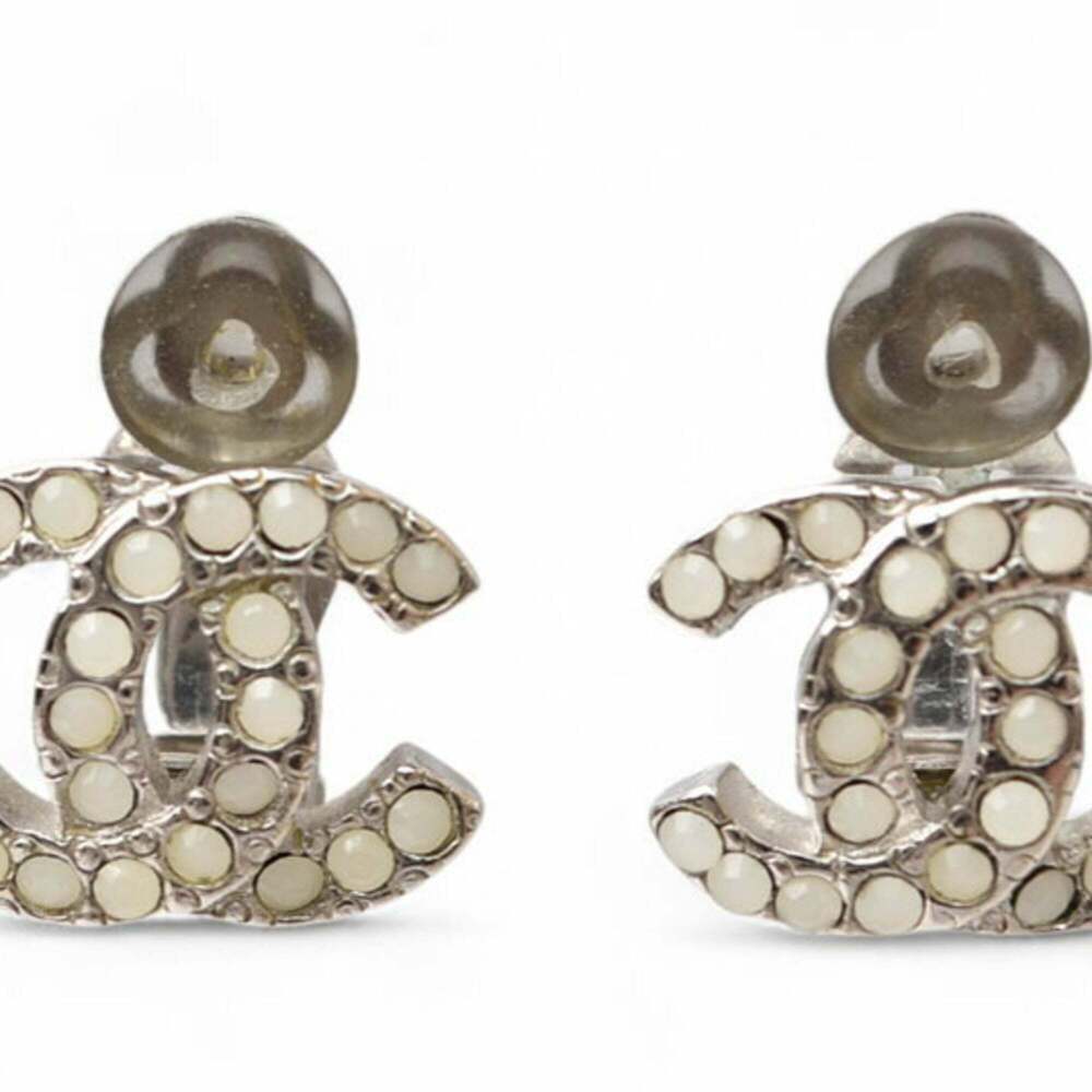 CHANEL Authentic White Earrings - Picture 7 of 7